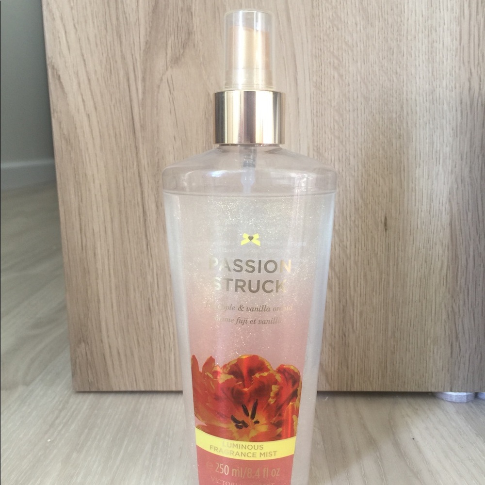Victoria’s Secret Passion Struck Shimmer Body Spra